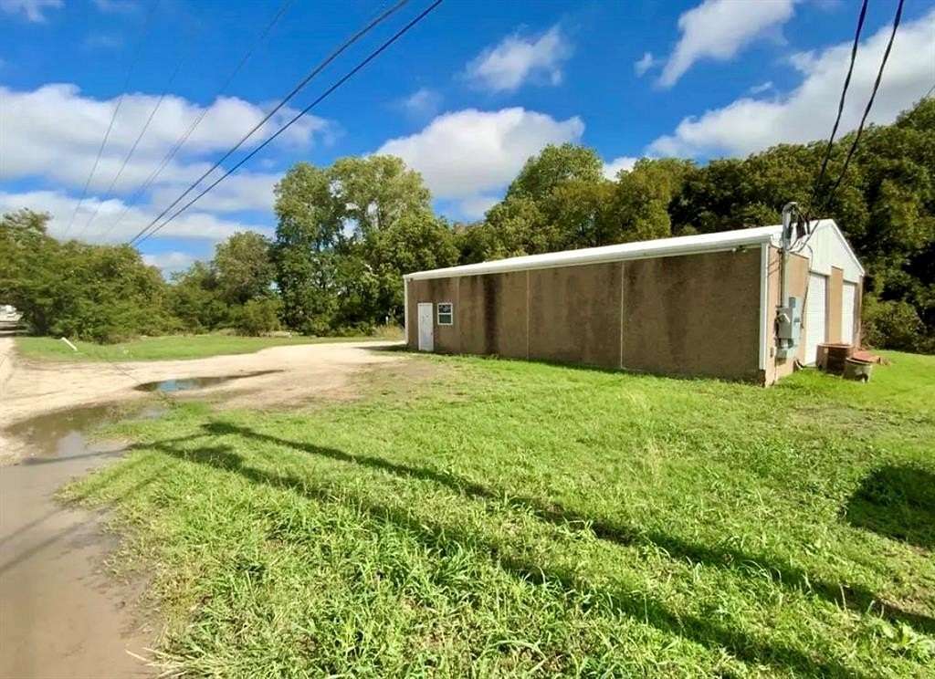 5 Acres of Improved Commercial Land for Sale in Weatherford, Texas