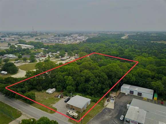 5 Acres of Improved Commercial Land for Sale in Weatherford, Texas