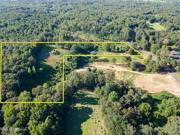 7 Acres of Residential Land for Sale in Coldwater, Mississippi