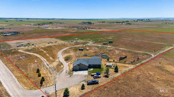 19.8 Acres of Land with Home for Sale in Mountain Home, Idaho