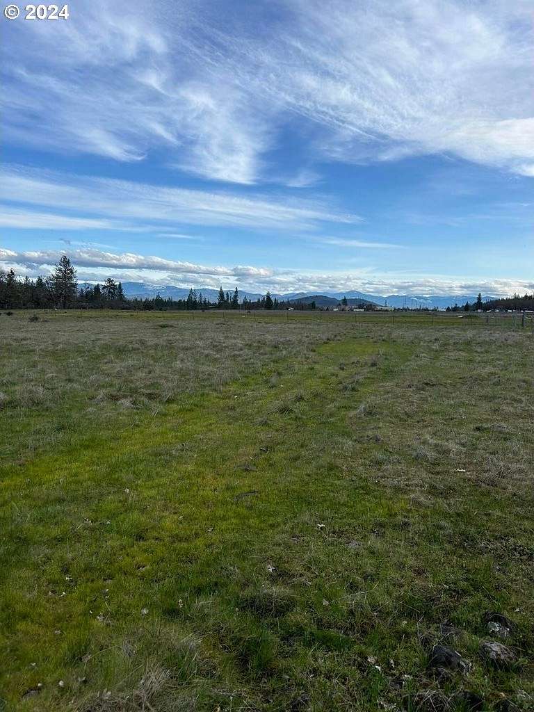 10 Acres of Land for Sale in Eagle Point, Oregon