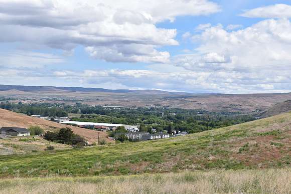 36.91 Acres of Land for Sale in Selah, Washington