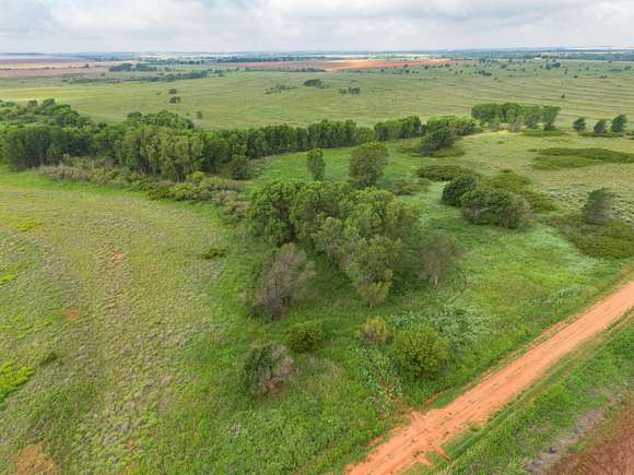 320 Acres of Recreational Land & Farm for Sale in Memphis, Texas
