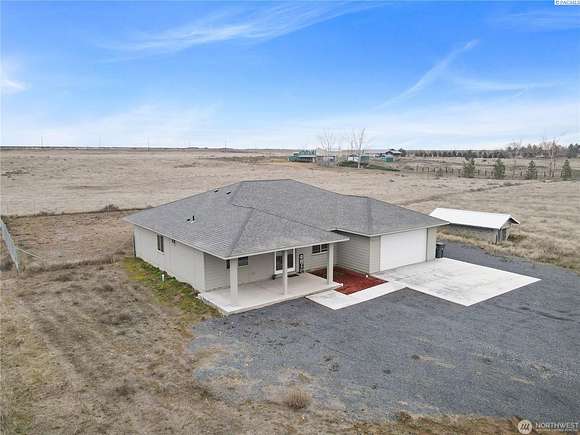 5 Acres of Residential Land with Home for Sale in Moses Lake, Washington