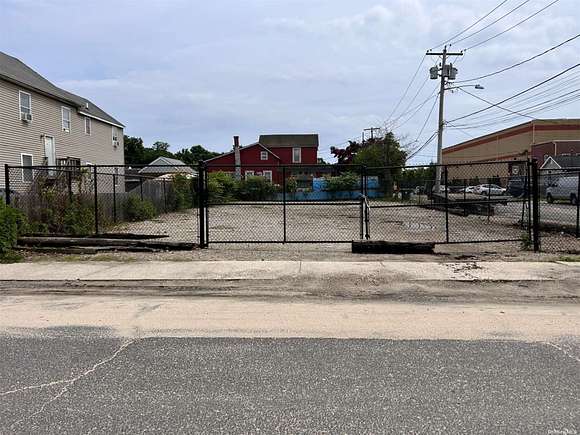 0.12 Acres of Commercial Land for Lease in Bay Shore, New York
