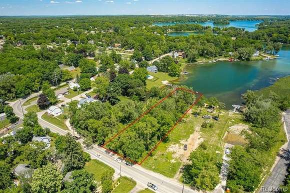 1.21 Acres of Residential Land for Sale in Waterford, Michigan