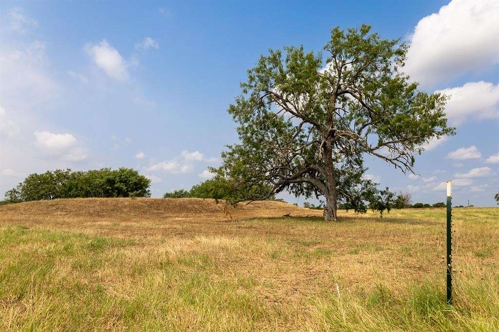 4.7 Acres of Land for Sale in Luling, Texas