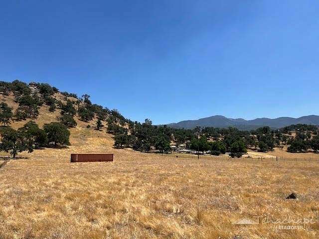 5.77 Acres of Residential Land for Sale in Tehachapi, California