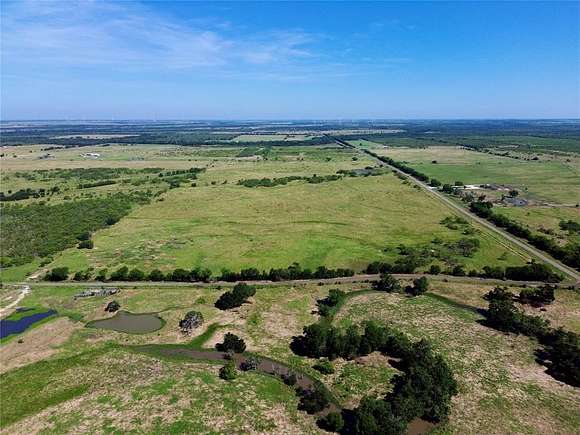 10 Acres of Residential Land for Sale in Groesbeck, Texas