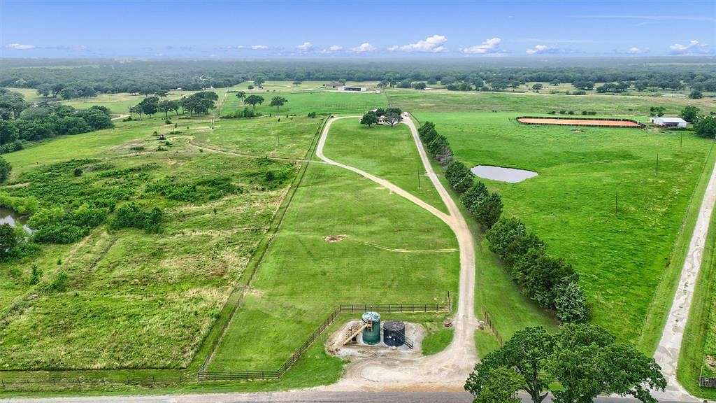 5.074 Acres of Land with Home for Sale in Whitesboro, Texas