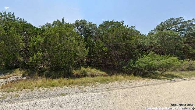 1.15 Acres of Residential Land for Sale in Lakehills, Texas
