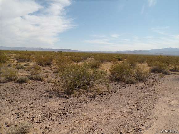 2.25 Acres of Residential Land for Sale in Golden Valley, Arizona