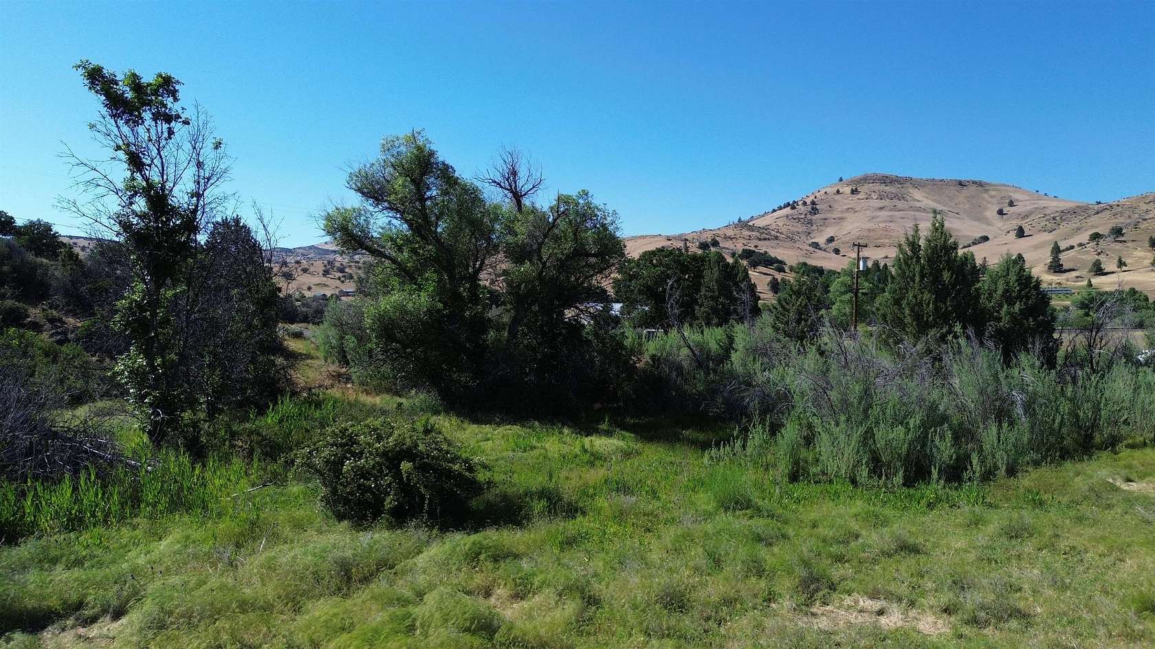 1.34 Acres of Residential Land for Sale in Hornbrook, California