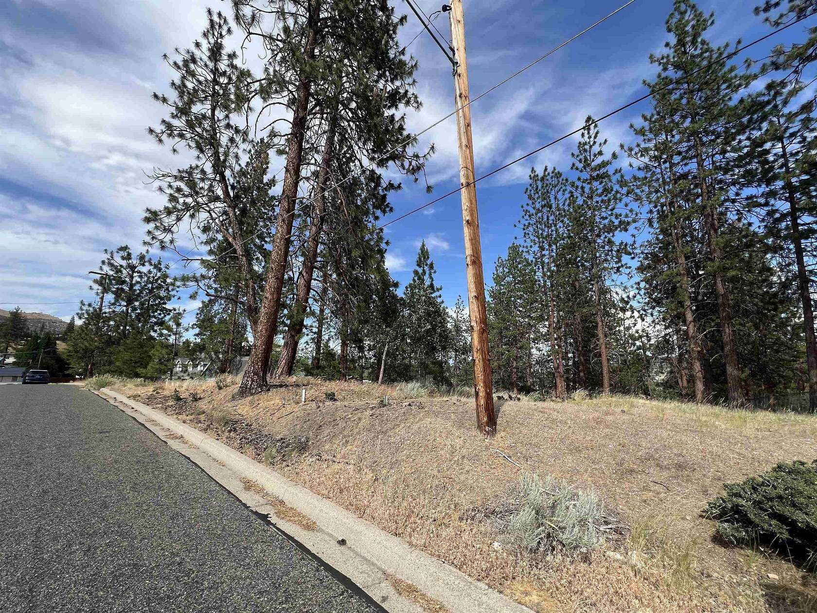 0.75 Acres of Residential Land for Sale in Yreka, California