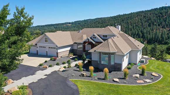 10 Acres of Residential Land with Home for Sale in Spokane, Washington