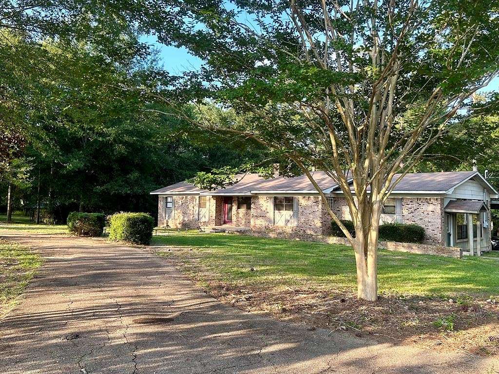 4.63 Acres of Residential Land with Home for Sale in Monticello, Mississippi