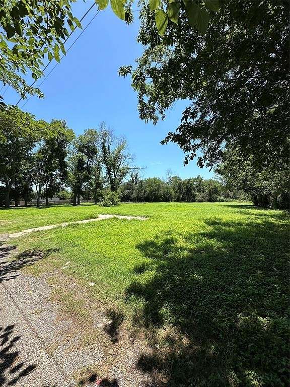 1.066 Acres of Residential Land for Sale in Cleburne, Texas