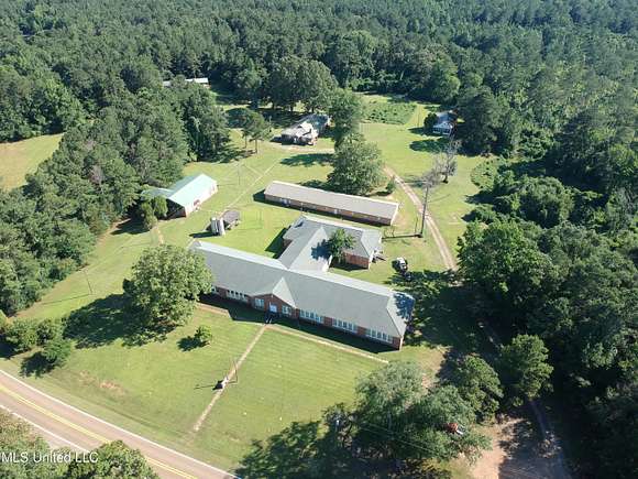 14 Acres of Land with Home for Sale in Philadelphia, Mississippi