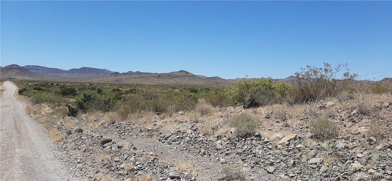 4.546 Acres of Residential Land for Sale in Golden Valley, Arizona
