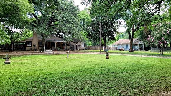 33.3 Acres of Land with Home for Sale in Waco, Texas