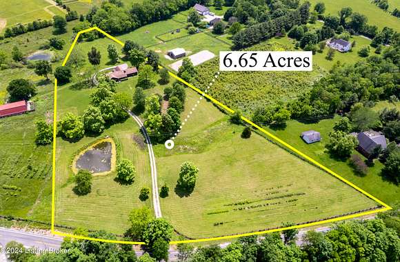 6.65 Acres of Residential Land with Home for Sale in Simpsonville, Kentucky