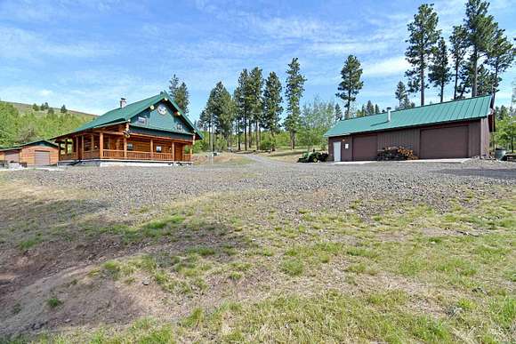 5 Acres of Residential Land with Home for Sale in Pomeroy, Washington