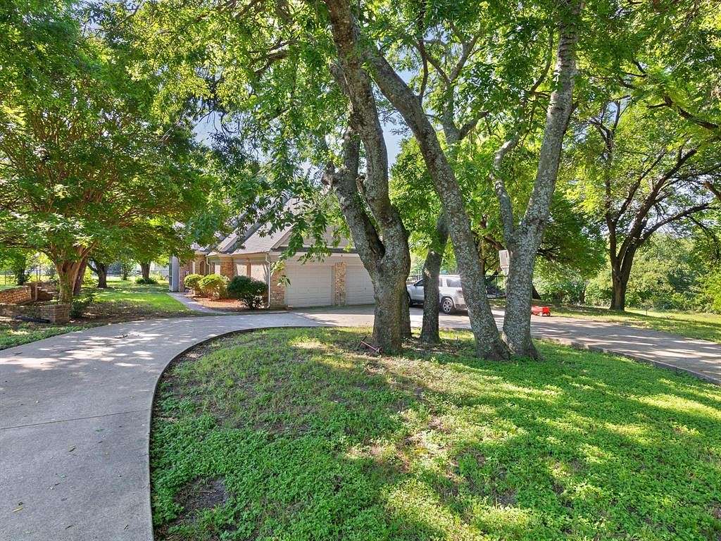 2.52 Acres of Residential Land with Home for Sale in Waxahachie, Texas