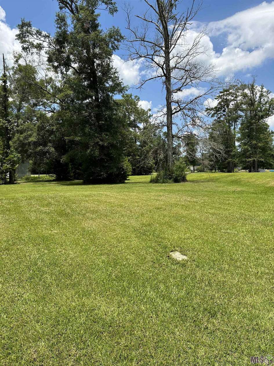 3.1 Acres of Residential Land with Home for Sale in Denham Springs, Louisiana