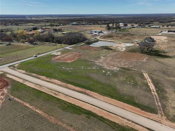 6.01 Acres of Recreational Land & Farm for Sale in Decatur, Texas