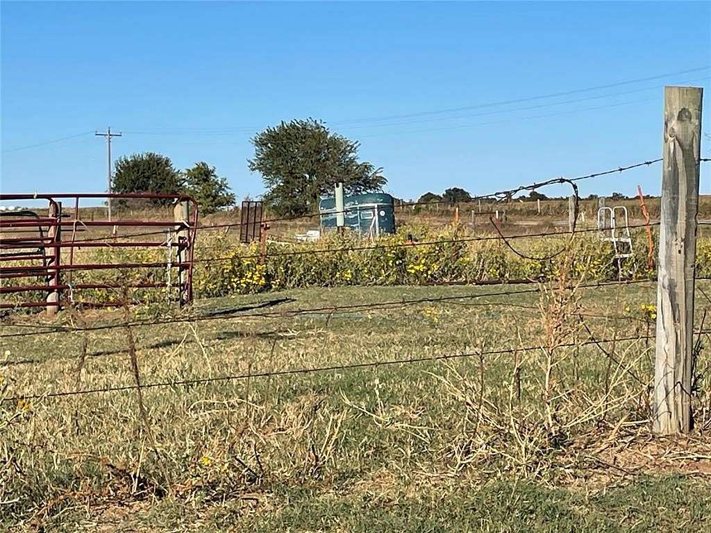 2 Acres of Residential Land for Sale in Hennessey, Oklahoma