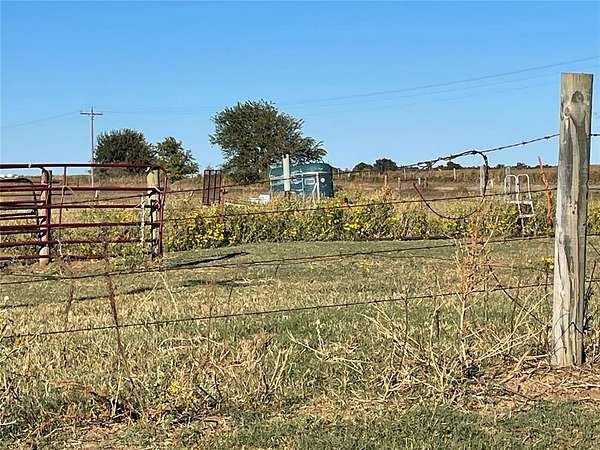 2 Acres of Residential Land for Sale in Hennessey, Oklahoma