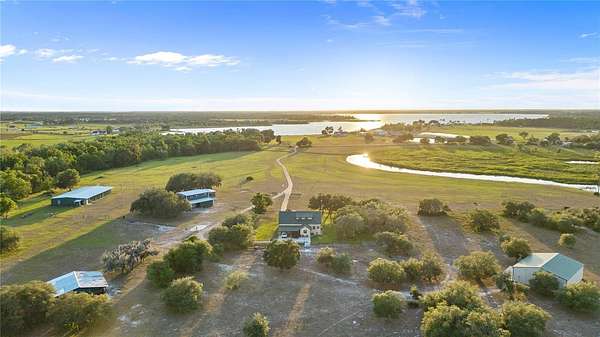 285 Acres of Land with Home for Sale in Fort Meade, Florida
