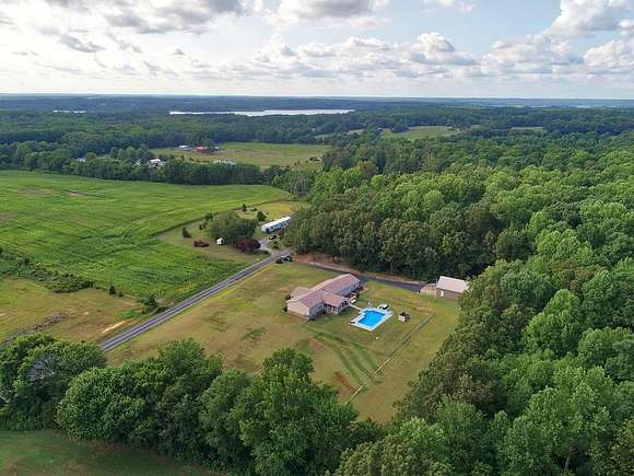 7 Acres of Residential Land with Home for Sale in Springville, Tennessee