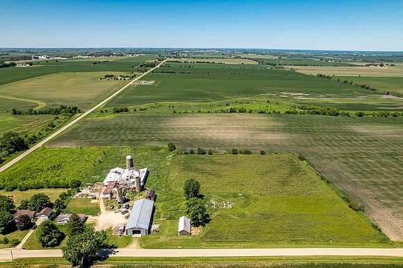 10.1 Acres of Improved Land for Sale in Pecatonica, Illinois