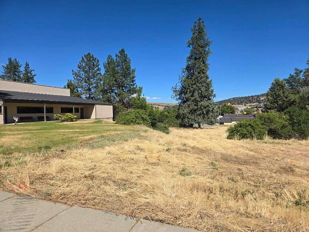 1.9 Acres of Land for Sale in Yreka, California