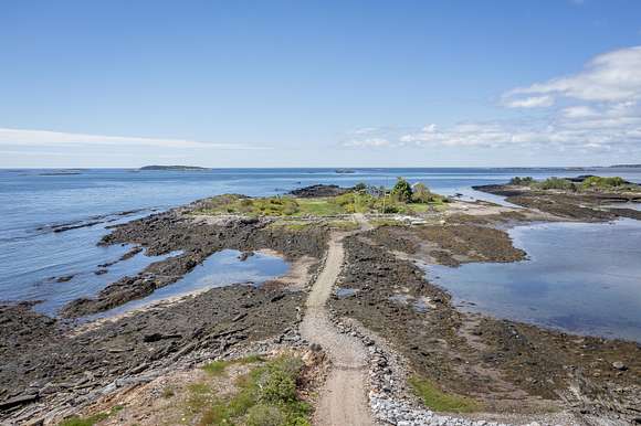 5.72 Acres of Residential Land with Home for Sale in Harpswell Town, Maine