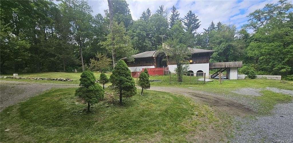 6.36 Acres of Residential Land with Home for Sale in Philipstown Town, New York