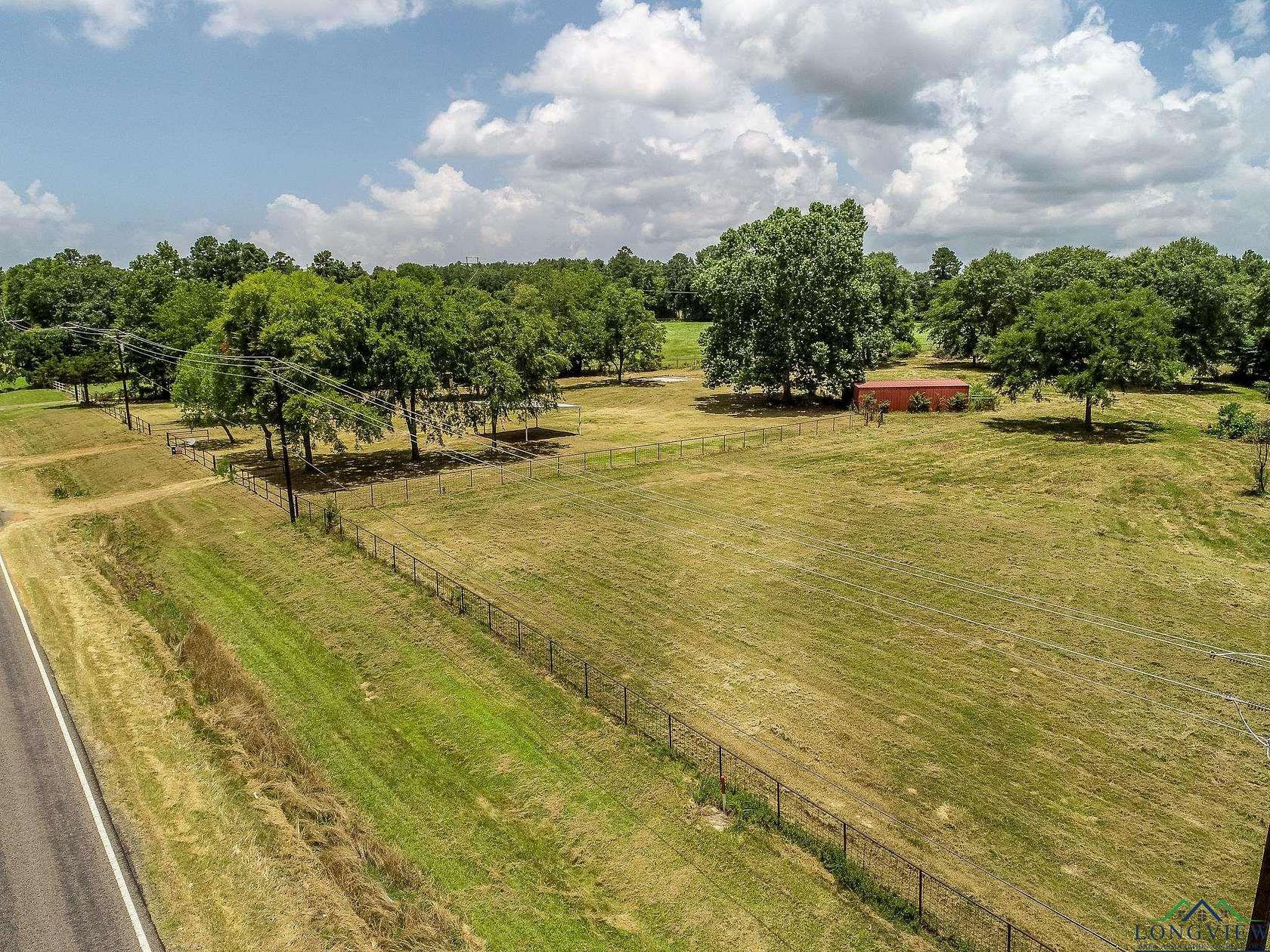 4 Acres of Land for Sale in Tatum, Texas