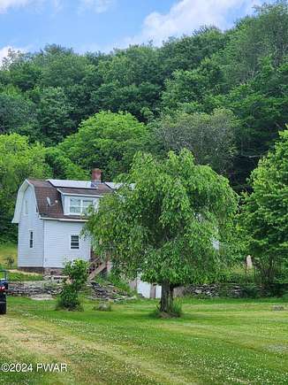 5.6 Acres of Residential Land with Home for Sale in Newfoundland, Pennsylvania