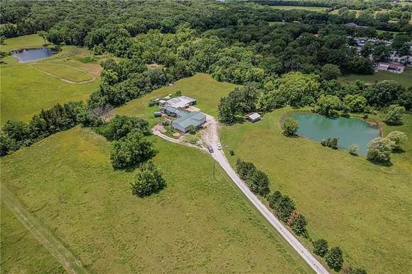 12 Acres of Recreational Land with Home for Sale in Warsaw, Missouri