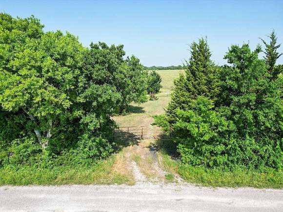 101.62 Acres of Recreational Land & Farm for Sale in Bells, Texas