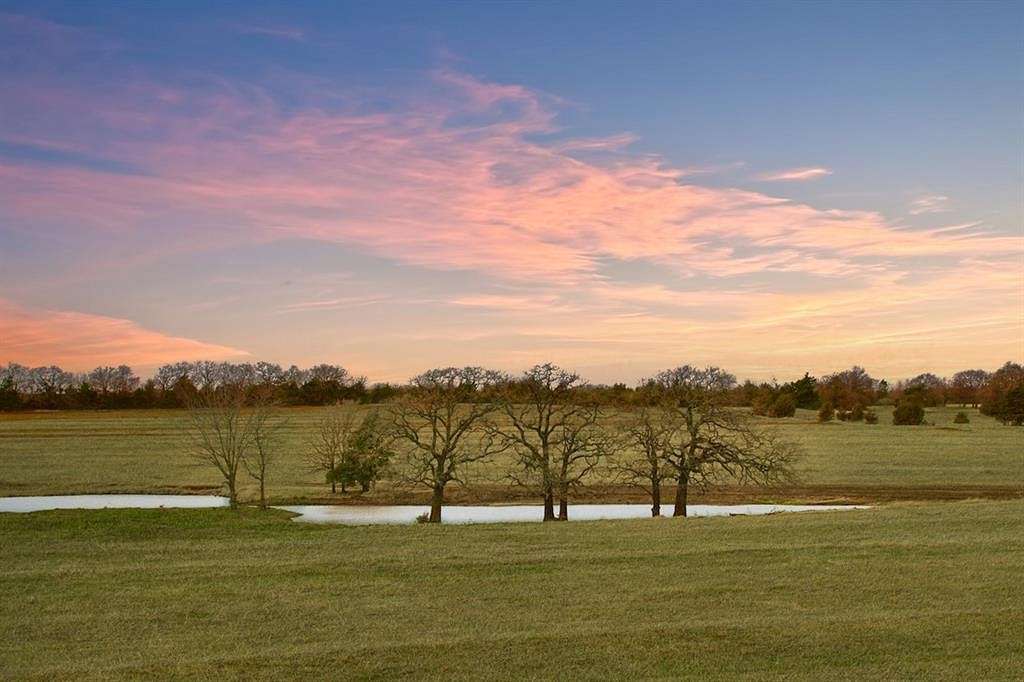 10 Acres of Residential Land for Sale in Whitesboro, Texas