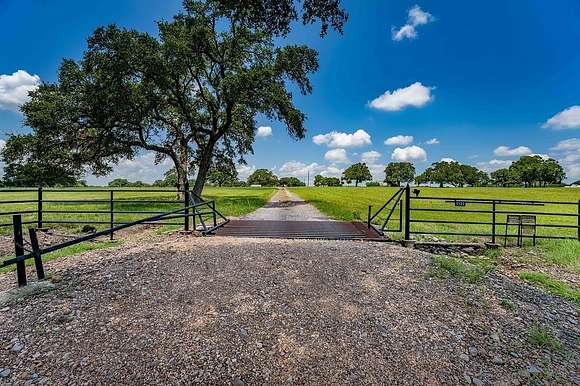 45 Acres of Land for Sale in Fayetteville, Texas