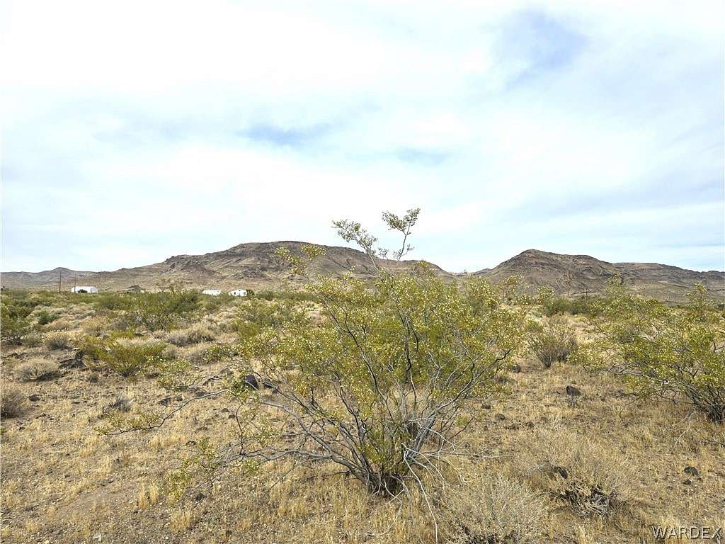 1.2 Acres of Land for Sale in Golden Valley, Arizona