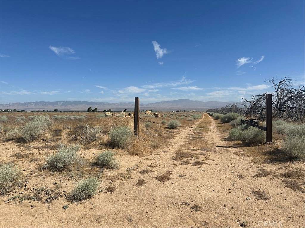 19.468 Acres of Mixed-Use Land for Sale in Lancaster, California