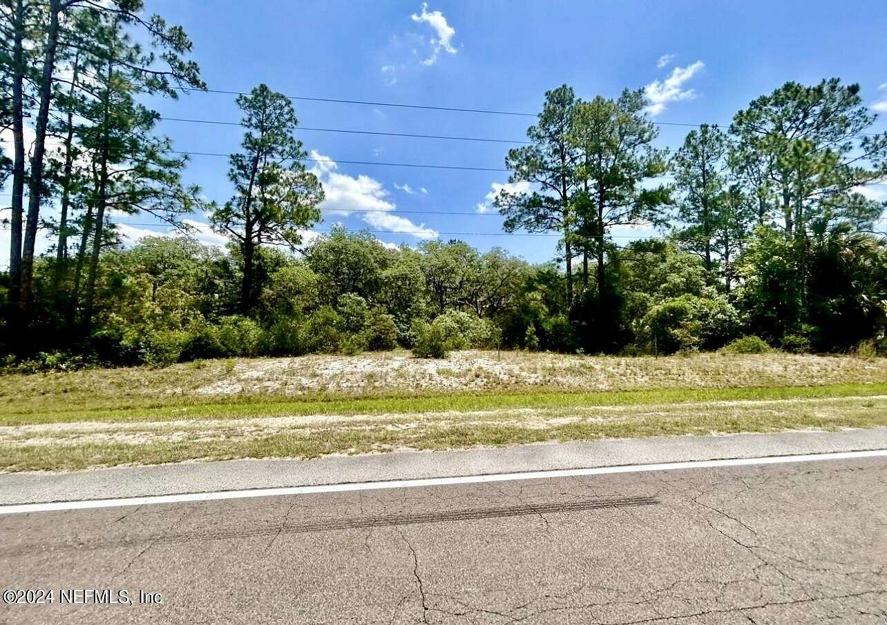 1.03 Acres of Residential Land for Sale in Interlachen, Florida