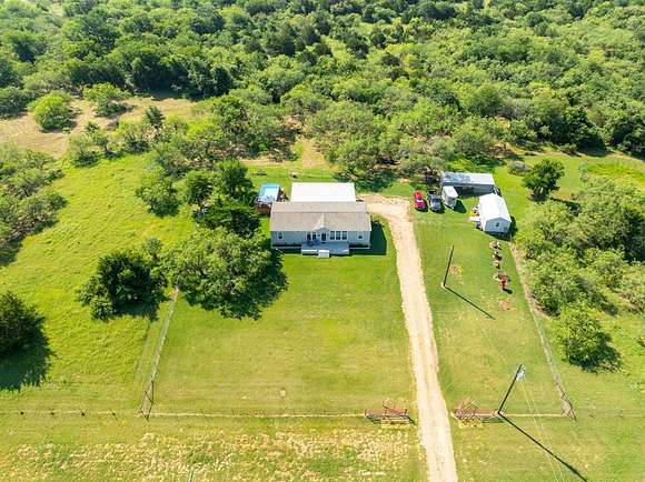 10.84 Acres of Land with Home for Sale in Hillsboro, Texas