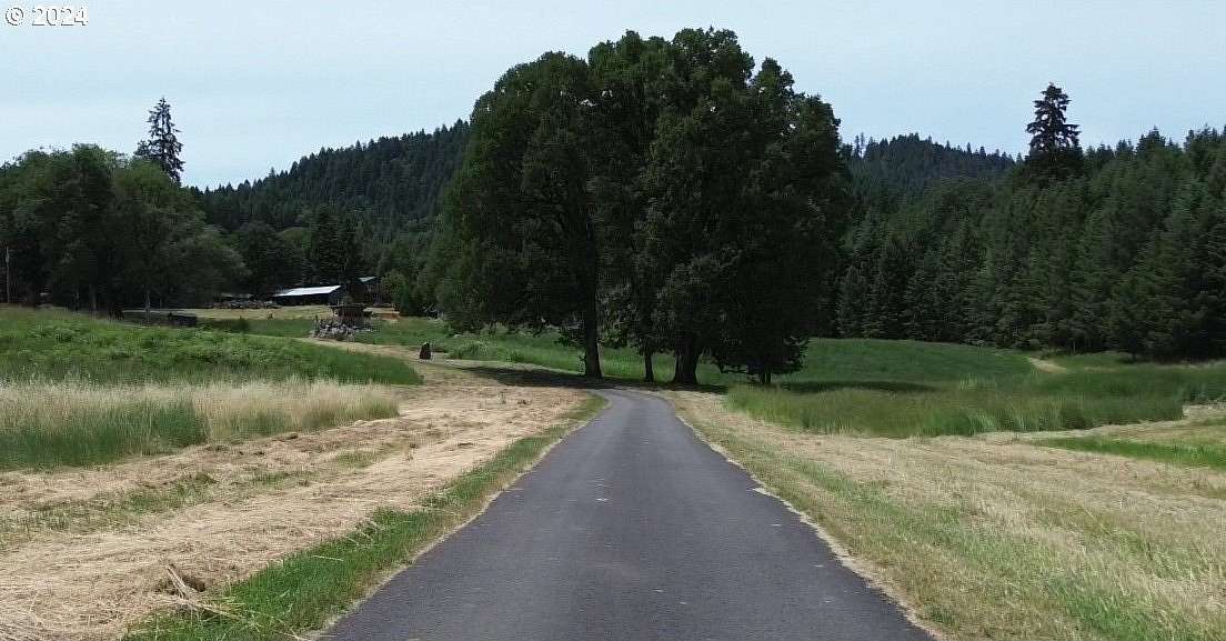 154 Acres of Recreational Land with Home for Sale in Glendale, Oregon