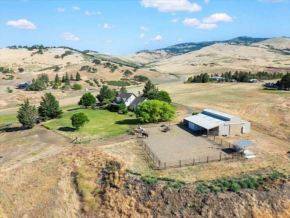 5.01 Acres of Residential Land with Home for Sale in Ashland, Oregon