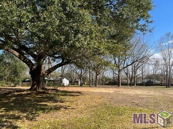 0.9 Acres of Residential Land for Sale in Baton Rouge, Louisiana